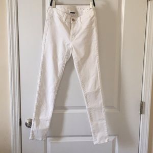 American Eagle White Denim size 2. Regular